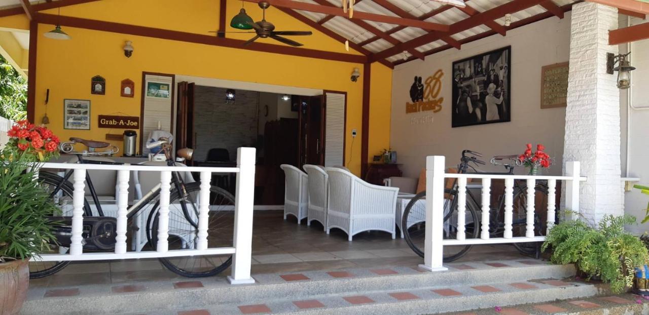 88 Backpackers Hua Hin Otel Dış mekan fotoğraf